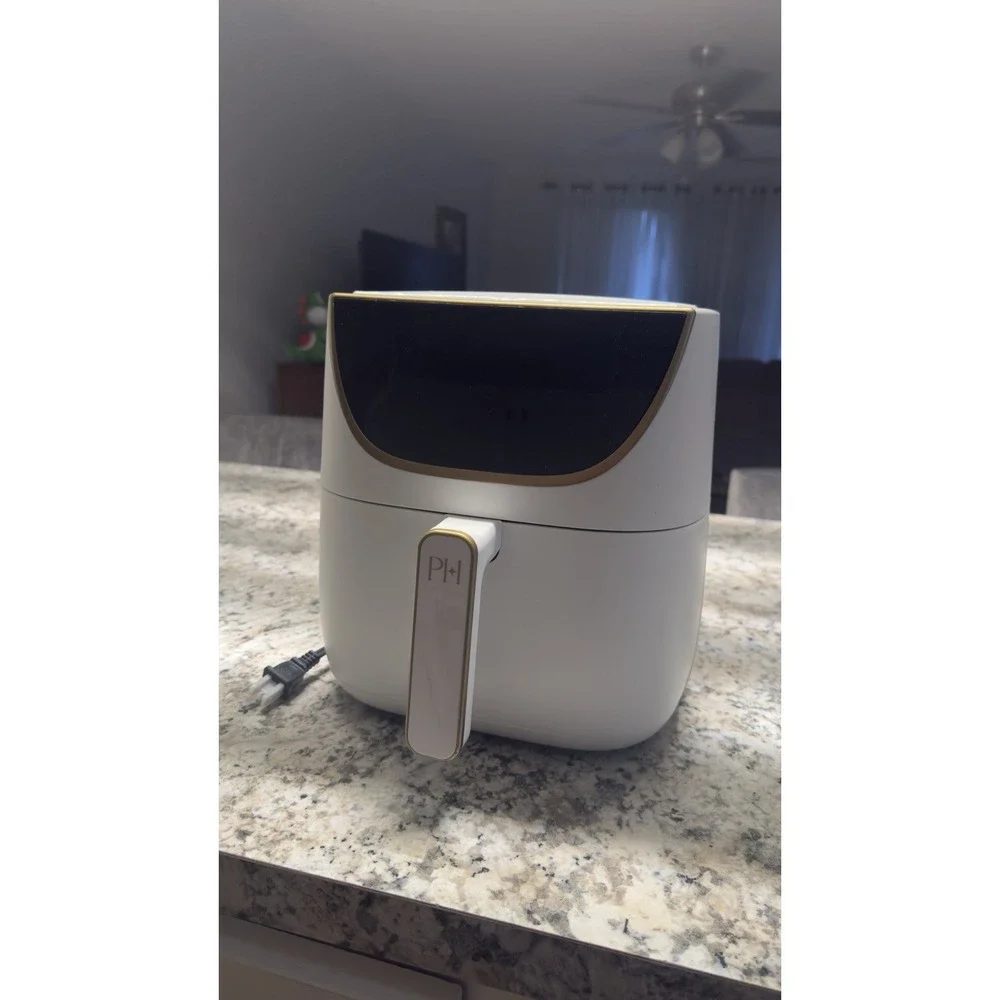 Paris Hilton Air Fryer White Digital Touchscreen Kitchen Countertop Appliance